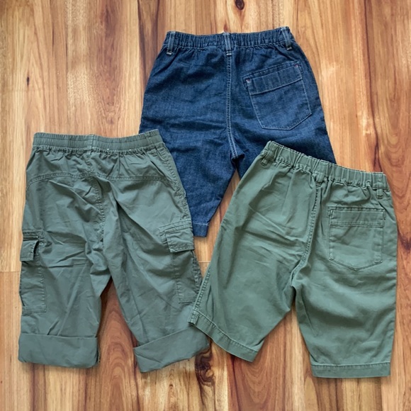 Uniqlo shorts 10-12 yrs - Picture 2 of 8